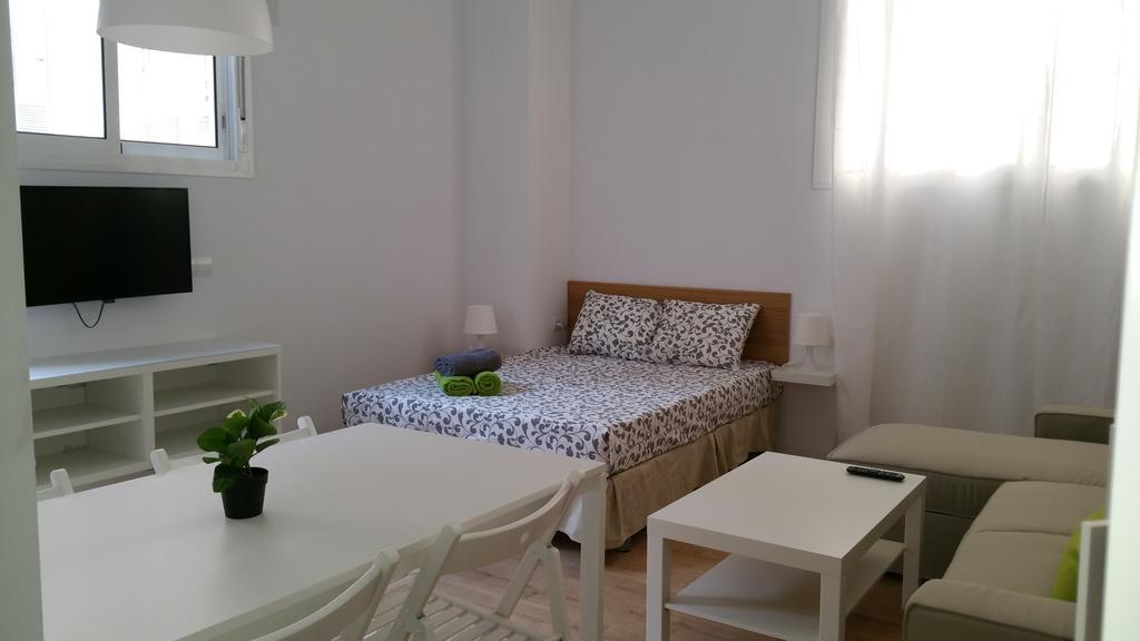 Apartamentos Clavero Málaga Exteriör bild