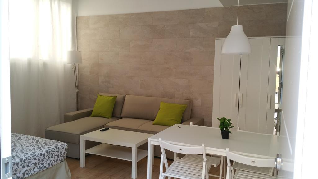 Apartamentos Clavero Málaga Exteriör bild