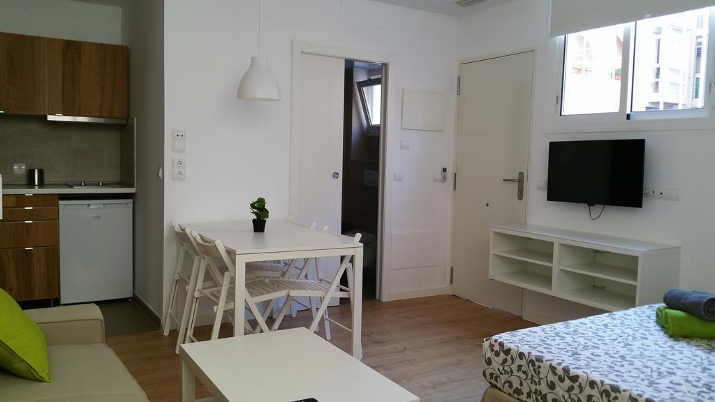 Apartamentos Clavero Málaga Exteriör bild