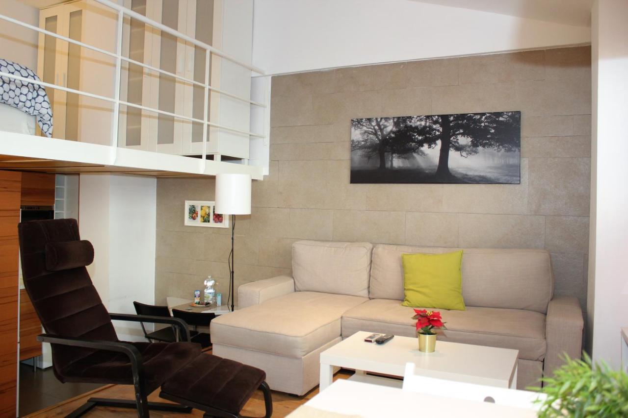 Apartamentos Clavero Málaga Exteriör bild